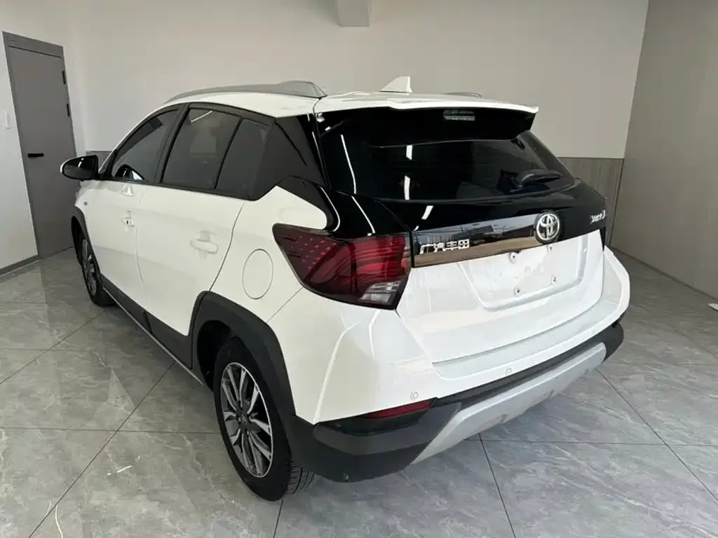 Toyota Yaris L — фото 7