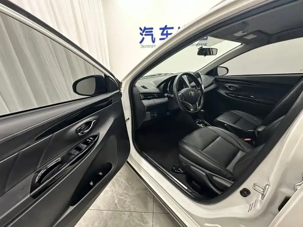 Toyota Yaris L — фото 6