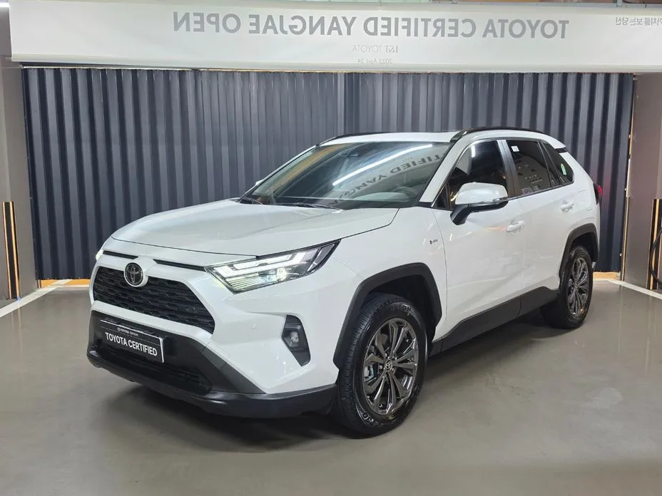 Toyota RAV4 — фото 1