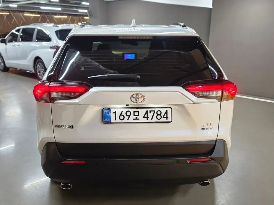 Toyota RAV4 — фото 8