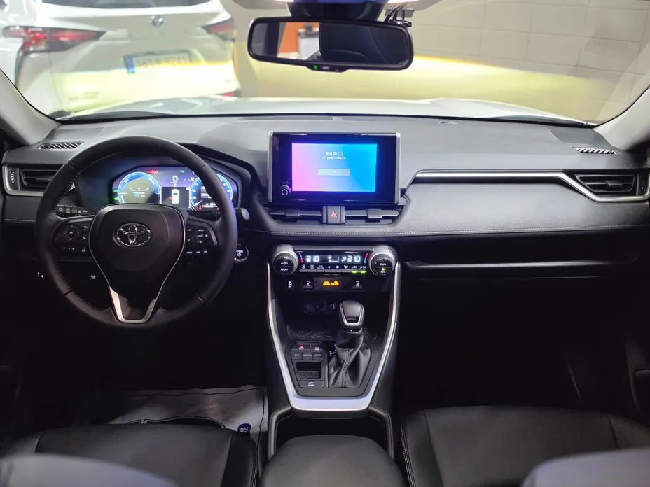 Toyota RAV4 — фото 2