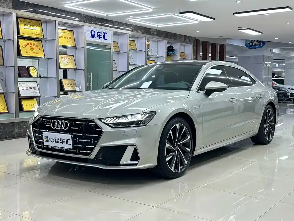 Audi A7L — фото 1