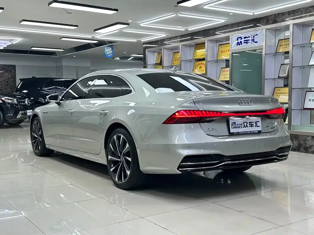 Audi A7L — фото 5