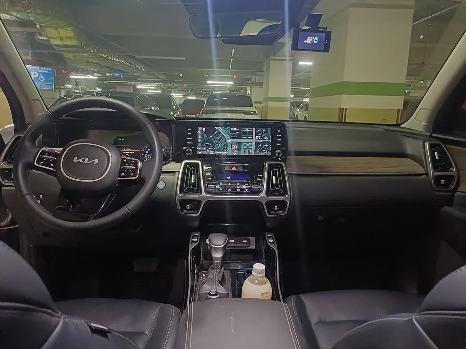 Kia Sorento — фото 9