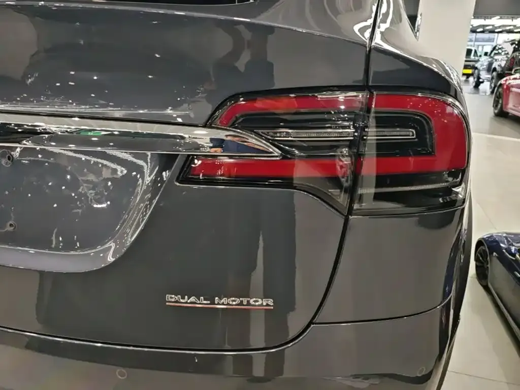 Tesla Model X — фото 3