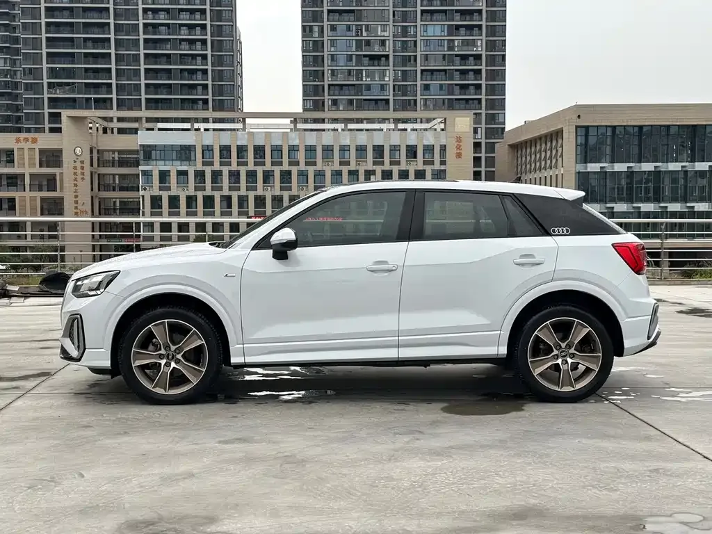 Audi Q2L — фото 2