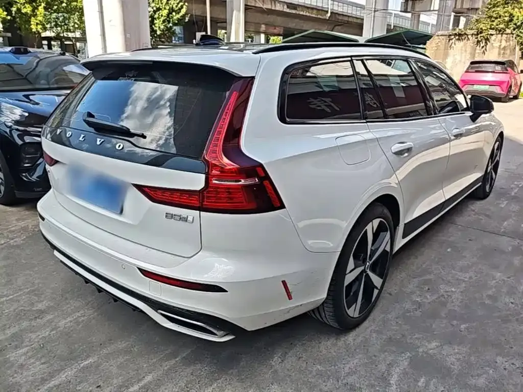 Volvo V60 — фото 7