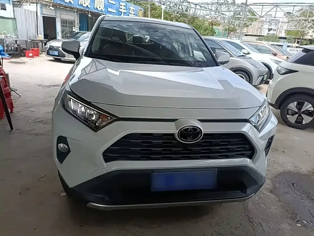 Toyota RAV4 — фото 3