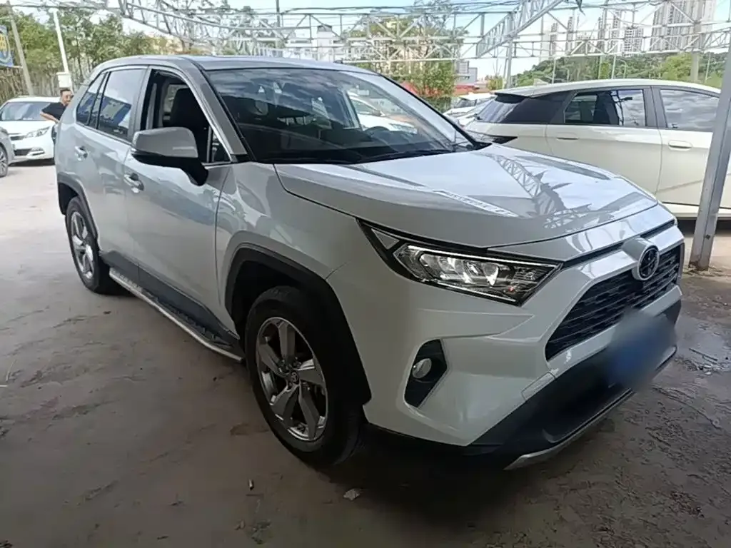 Toyota RAV4 — фото 8
