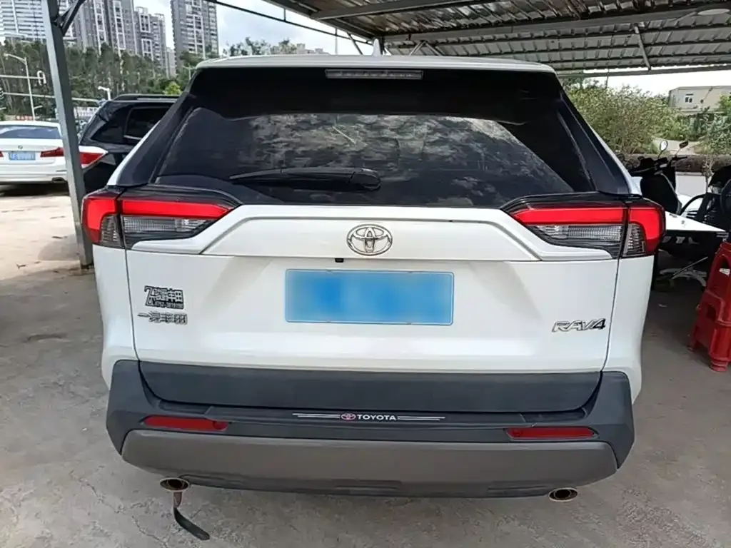 Toyota RAV4 — фото 4