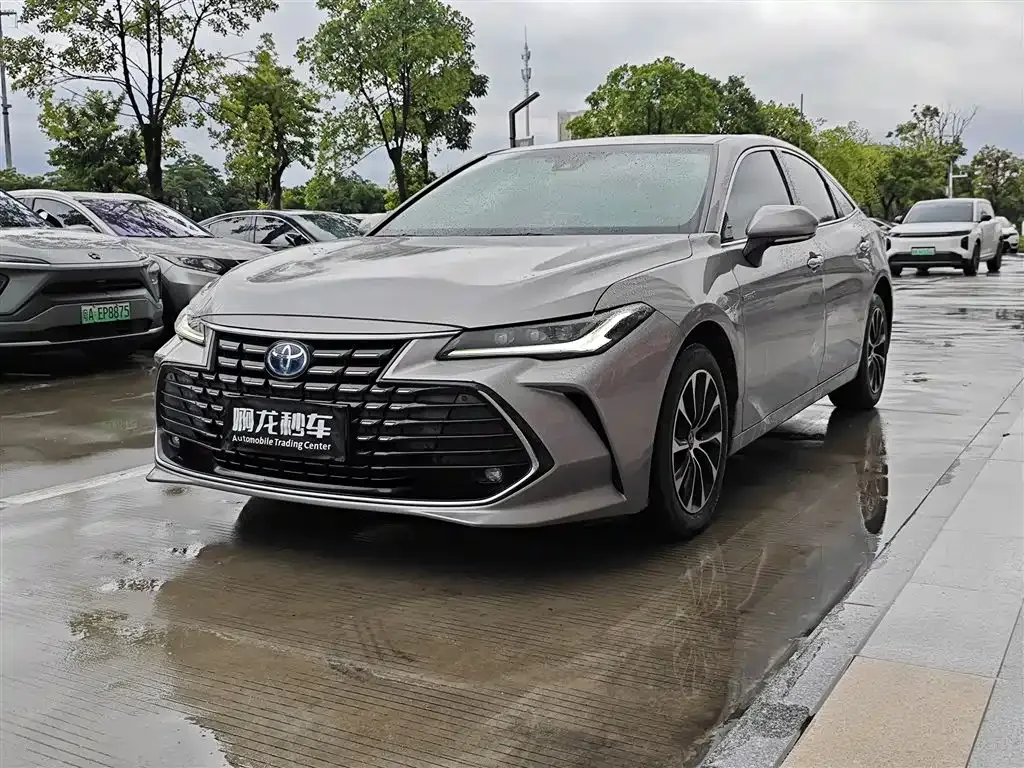 Toyota Avalon — фото 1