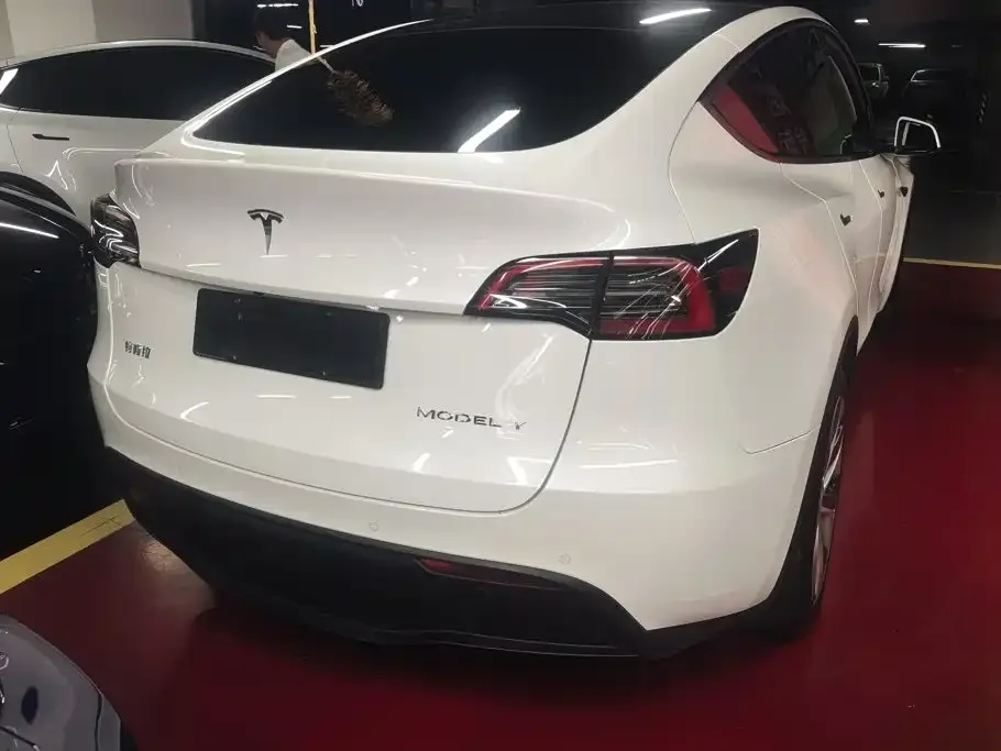 Tesla Model Y — фото 5