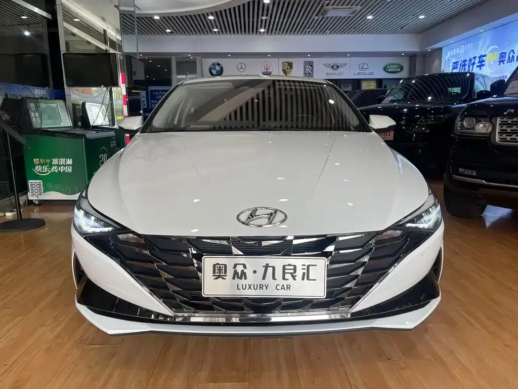 Hyundai Elantra — фото 9