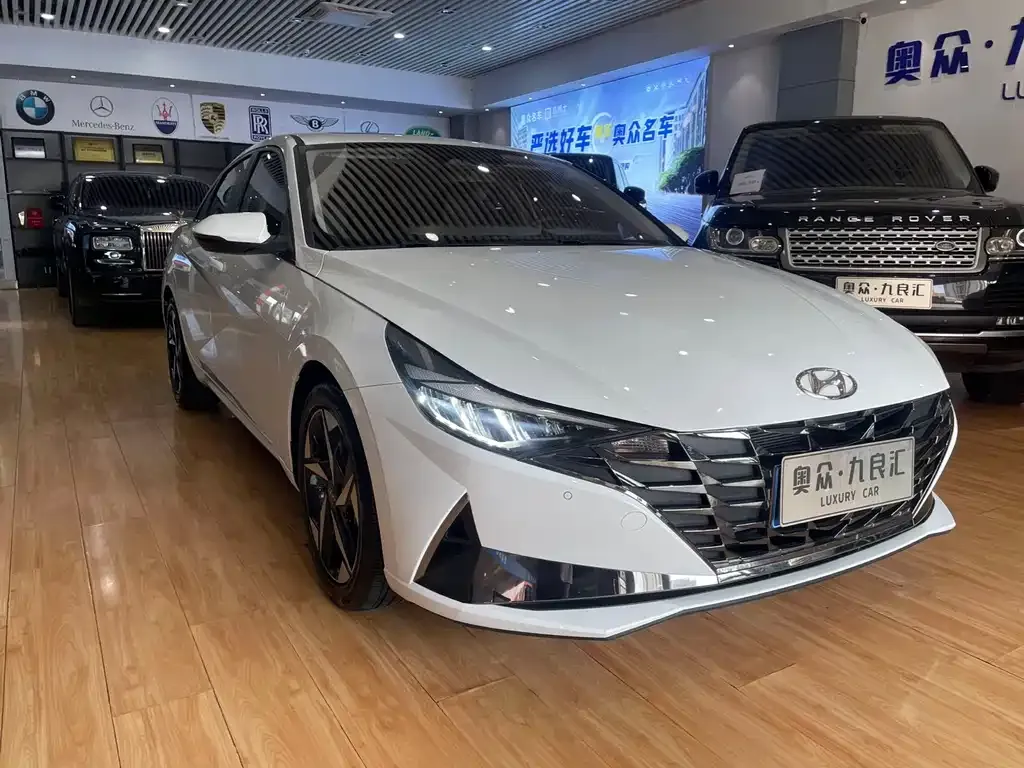 Hyundai Elantra — фото 7
