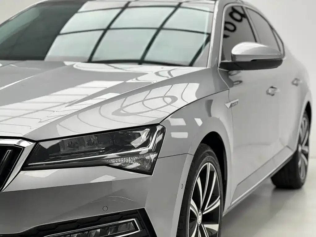 Skoda Superb — фото 8