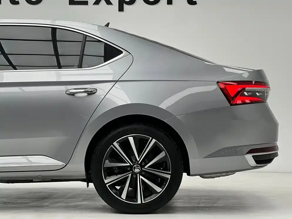 Skoda Superb — фото 7