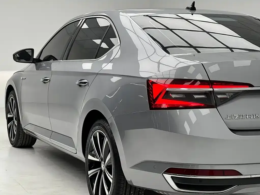 Skoda Superb — фото 10