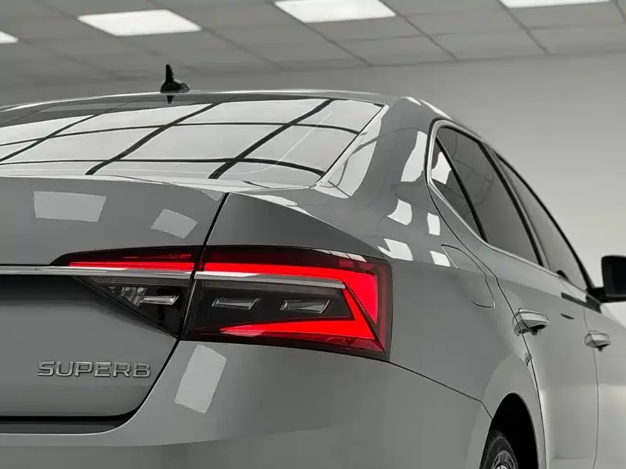 Skoda Superb — фото 9