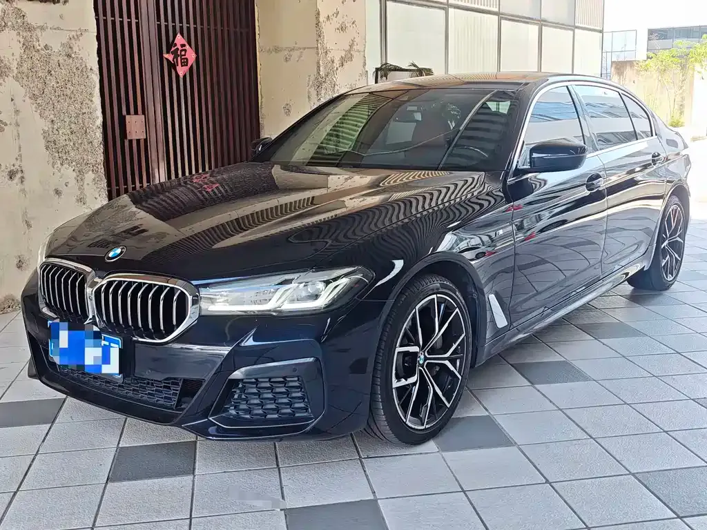 BMW 5 Series — фото 1
