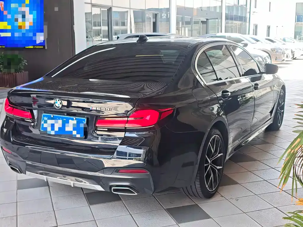 BMW 5 Series — фото 5