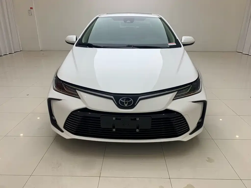 Toyota Corolla — фото 5