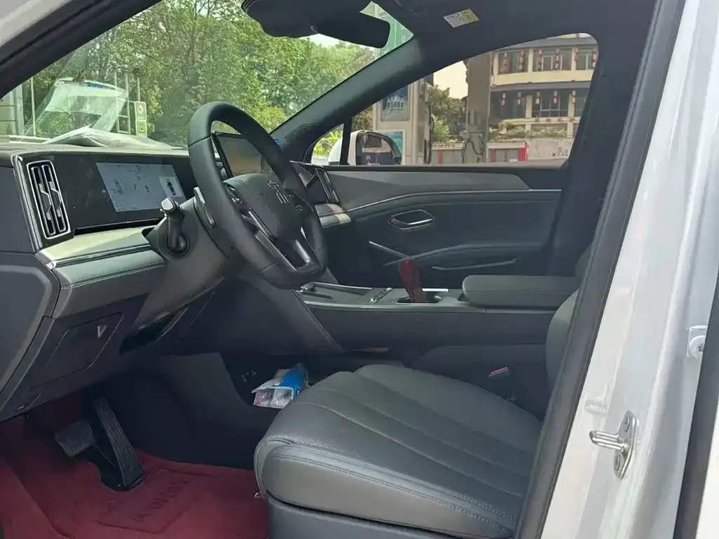 BYD L DM-i — фото 2