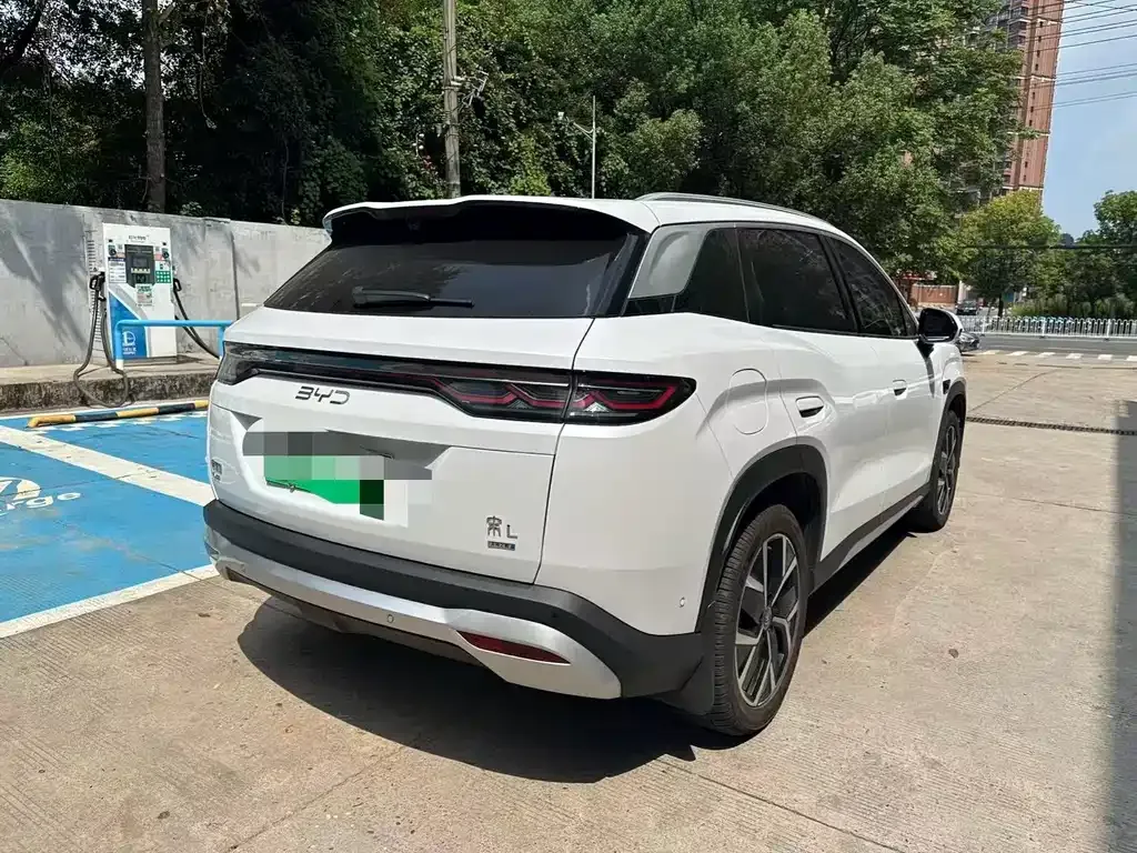 BYD L DM-i — фото 7