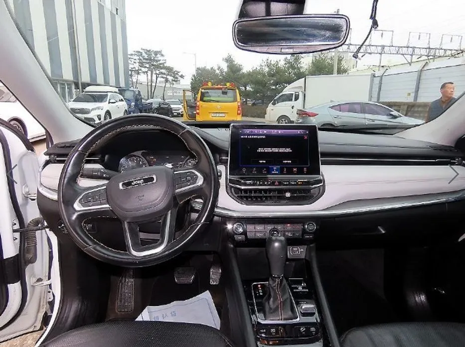Jeep Compass — фото 10