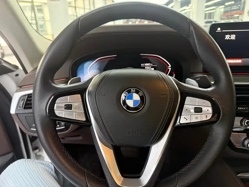 BMW 5 Series — фото 10