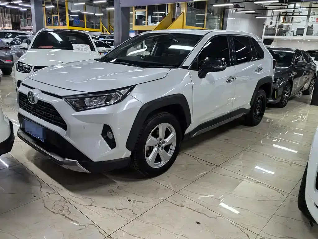 Toyota RAV4 — фото 1