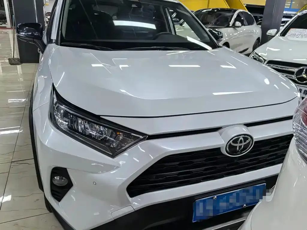 Toyota RAV4 — фото 5
