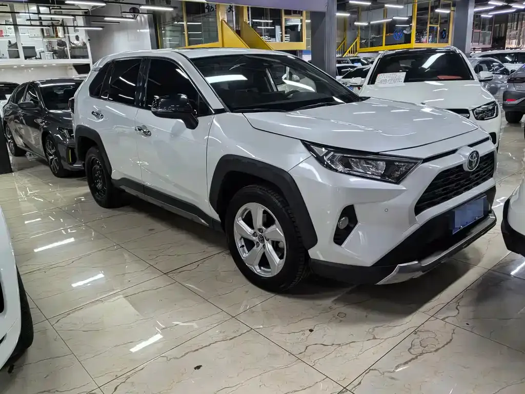 Toyota RAV4 — фото 3