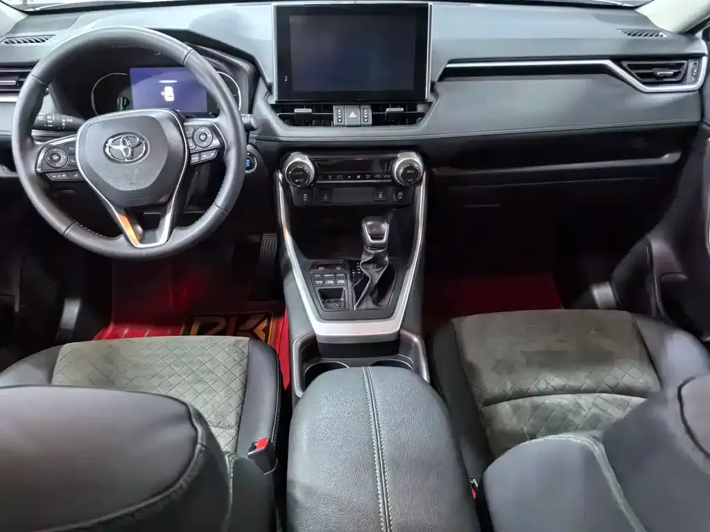 Toyota RAV4 — фото 9