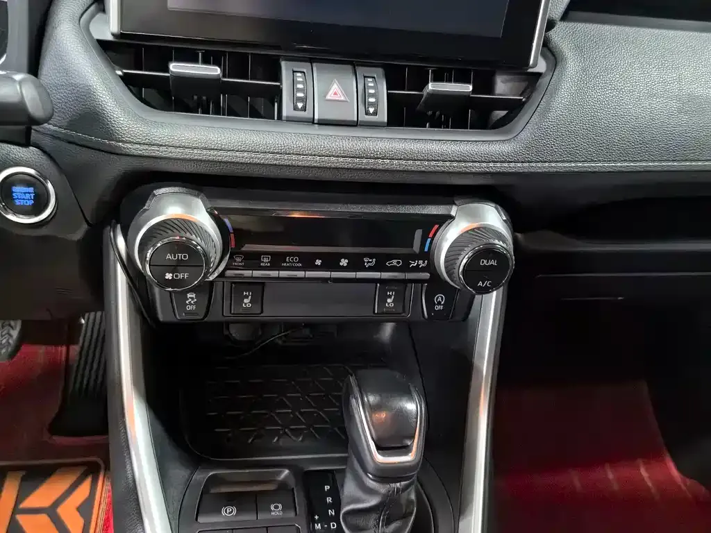 Toyota RAV4 — фото 10