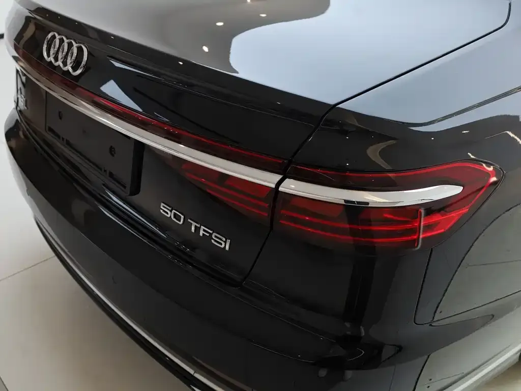 Audi A8 — фото 8