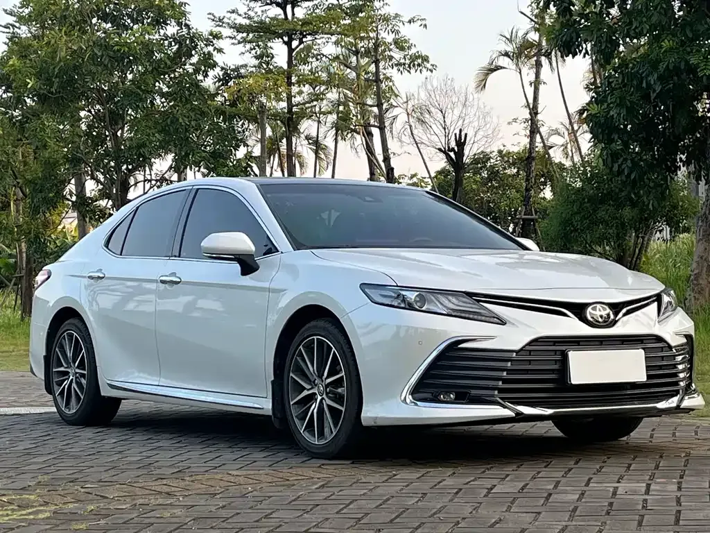 Toyota Camry — фото 6