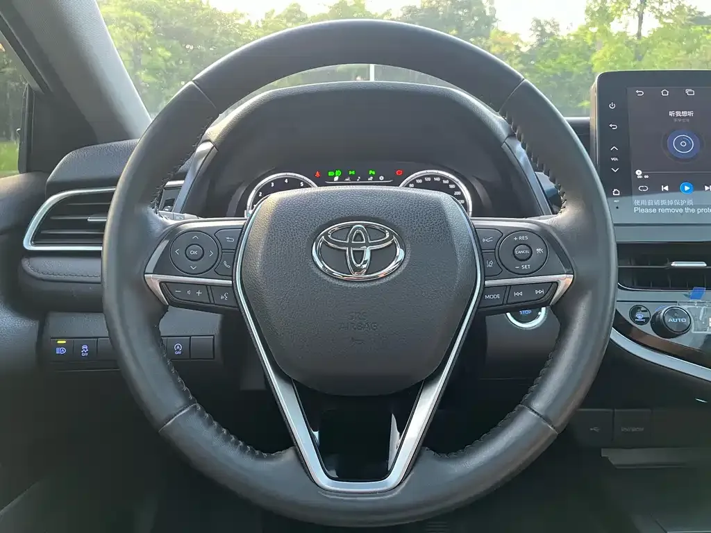 Toyota Camry — фото 5