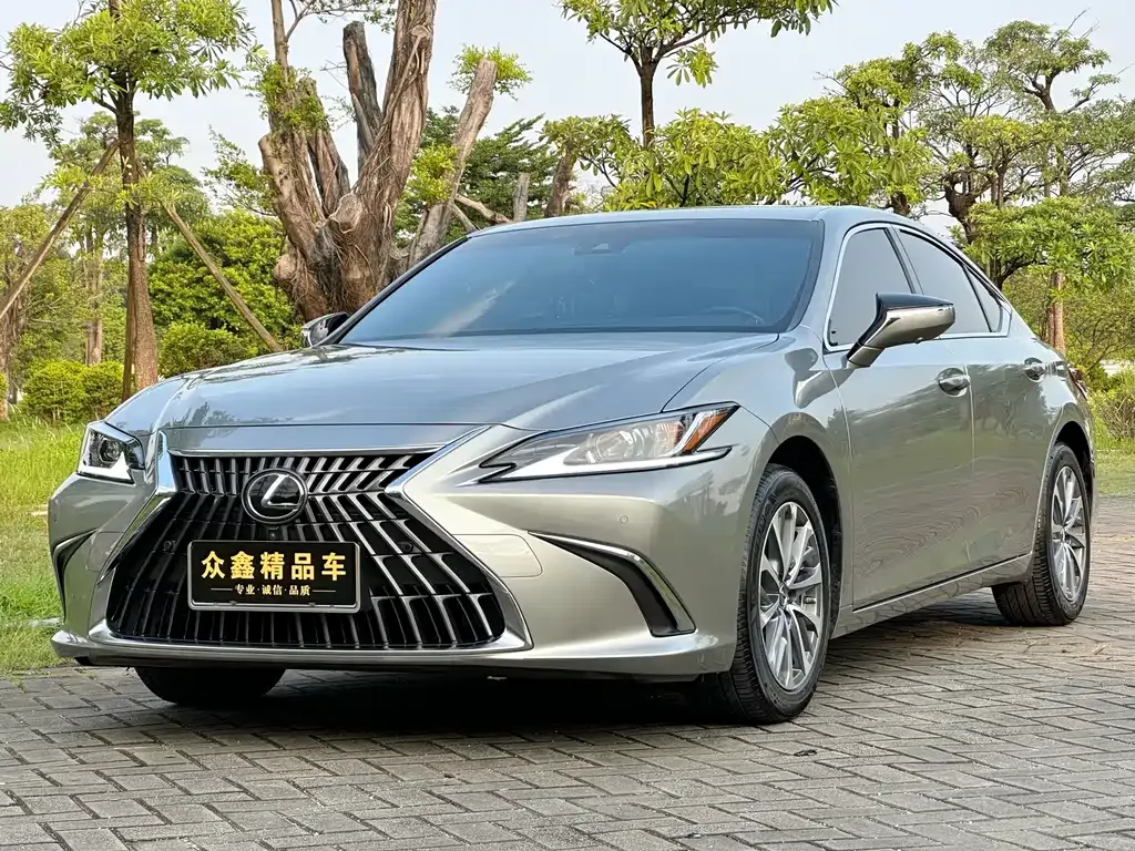 Lexus ES — фото 1