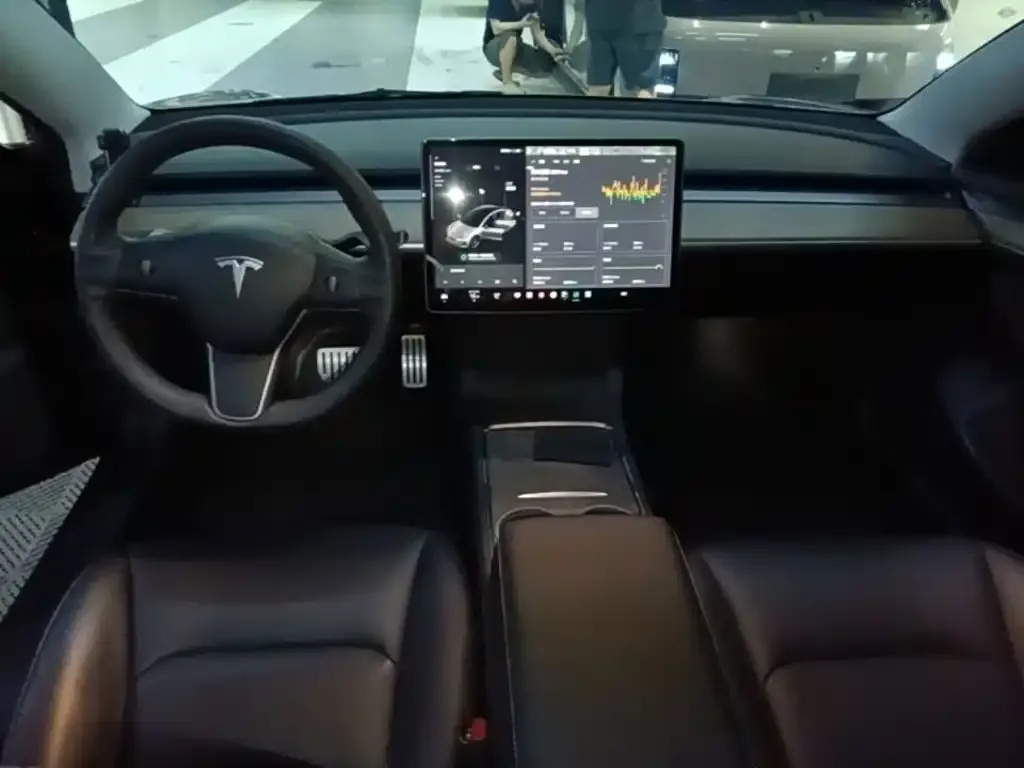 Tesla Model 3 — фото 8