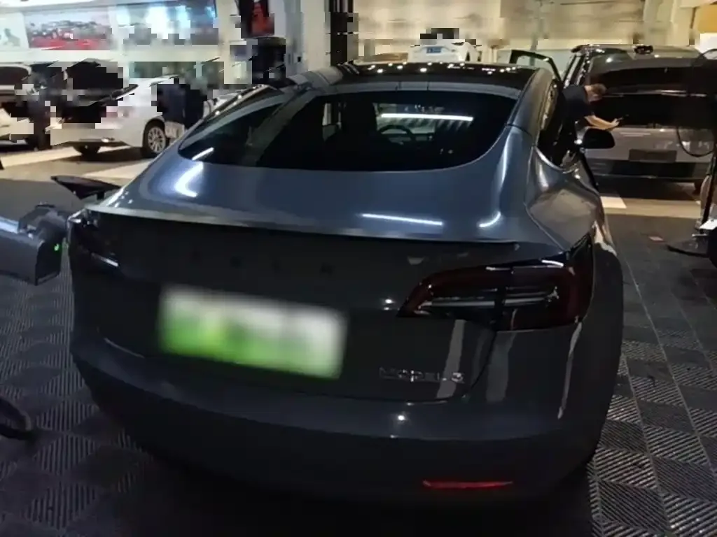 Tesla Model 3 — фото 3