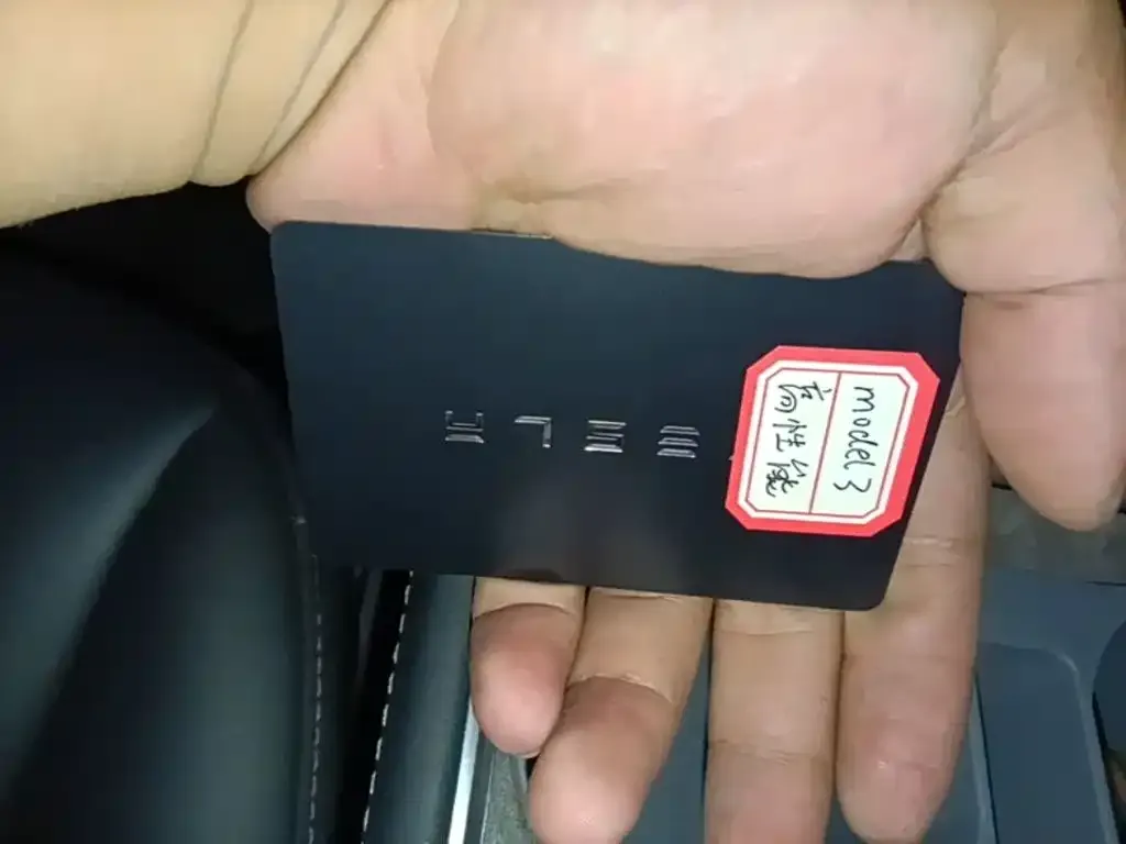 Tesla Model 3 — фото 2