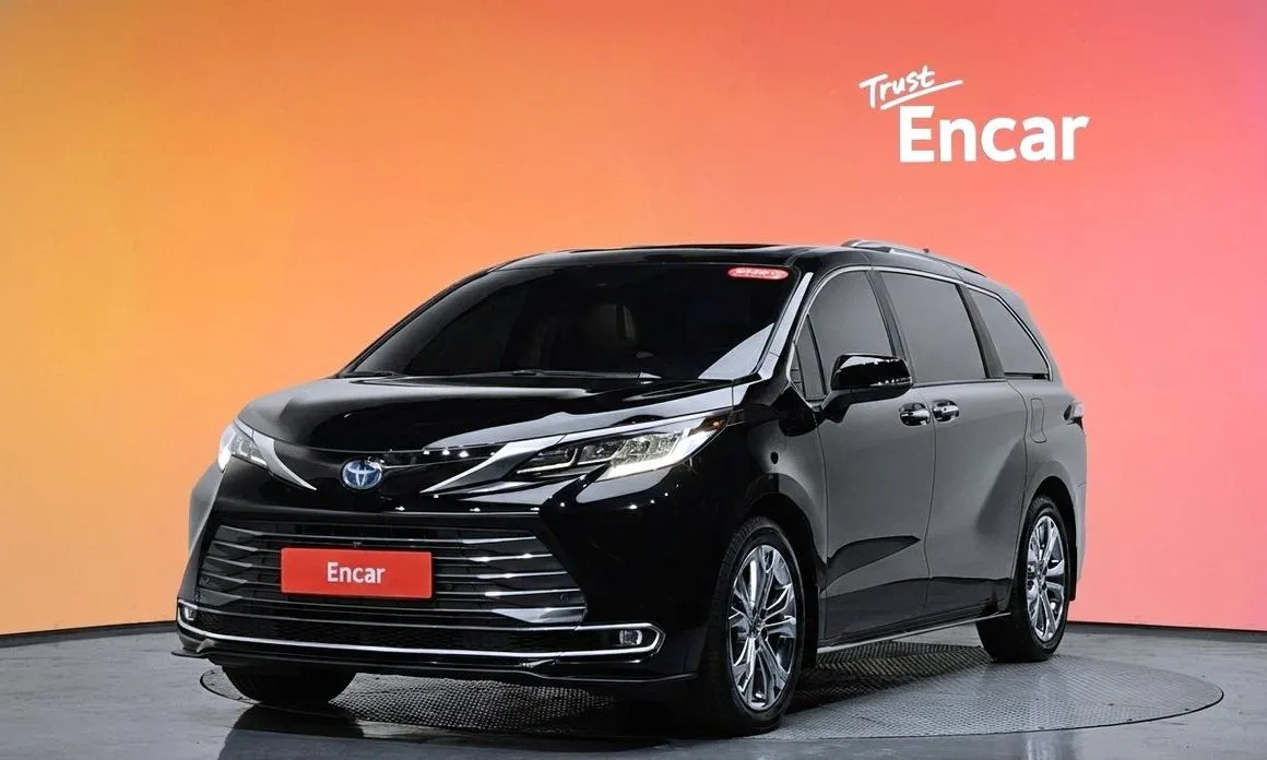 Toyota Sienna — фото 1