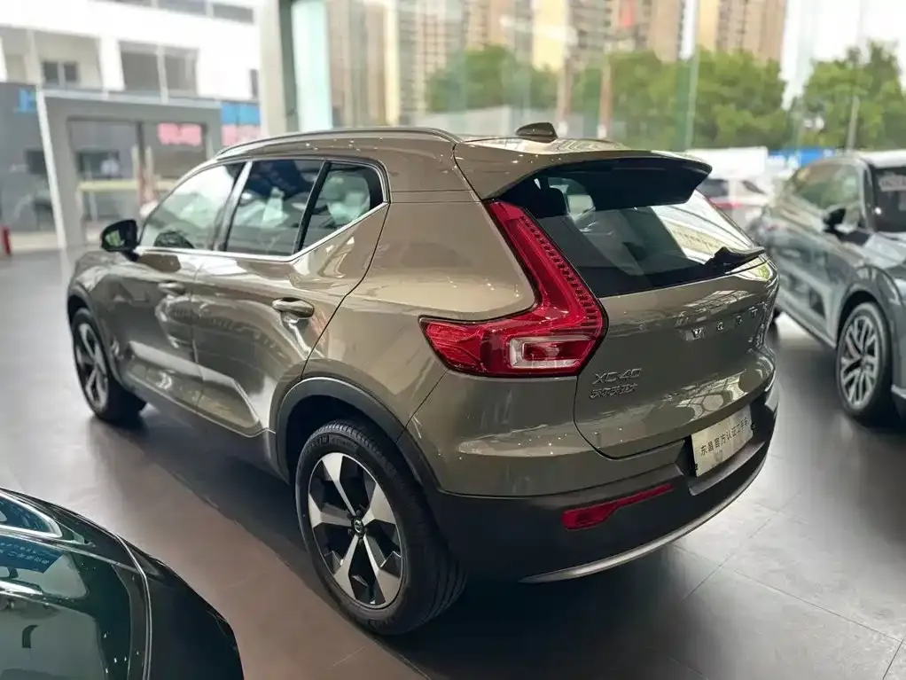Volvo XC40 — фото 3