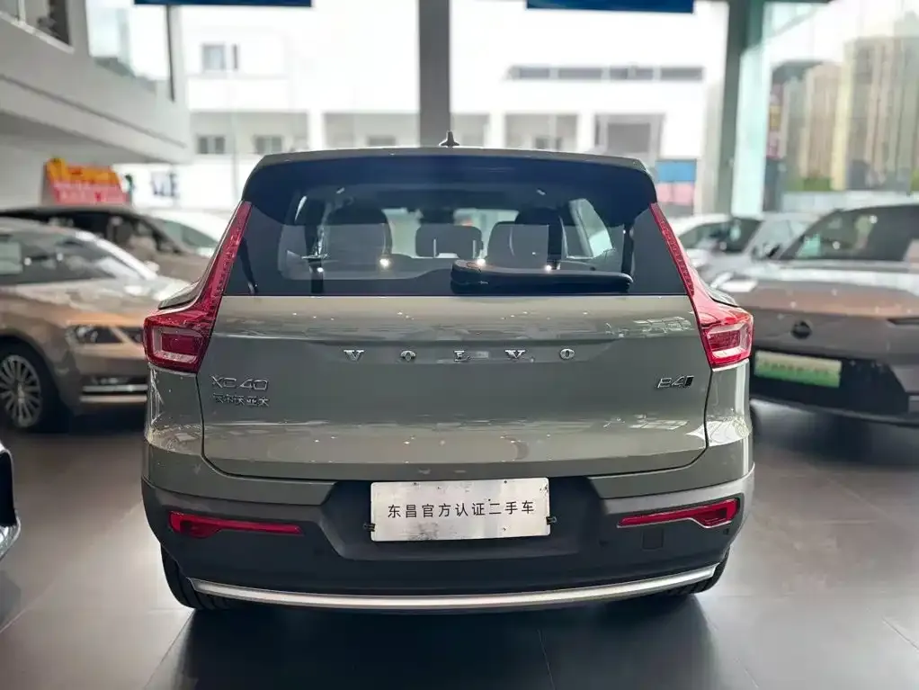 Volvo XC40 — фото 10