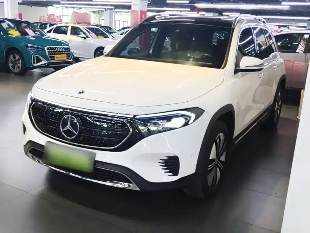 Mercedes-Benz EQB — фото 1