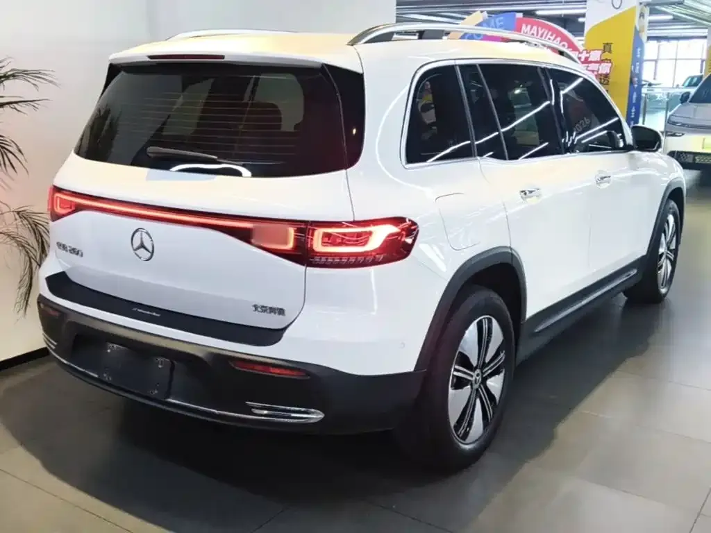 Mercedes-Benz EQB — фото 10