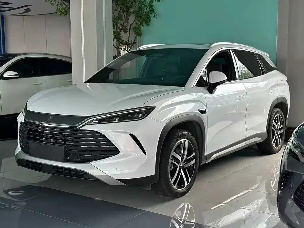 BYD L DM-i — фото 1
