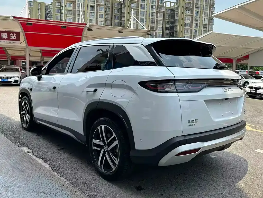 BYD L DM-i — фото 9