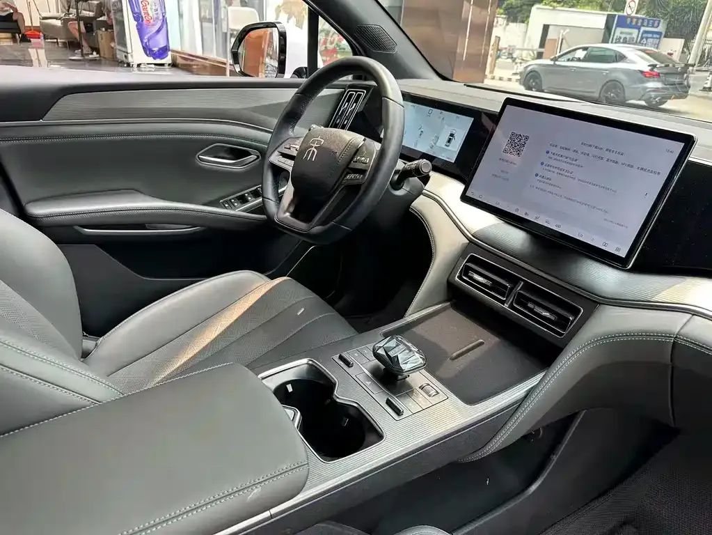 BYD L DM-i — фото 8