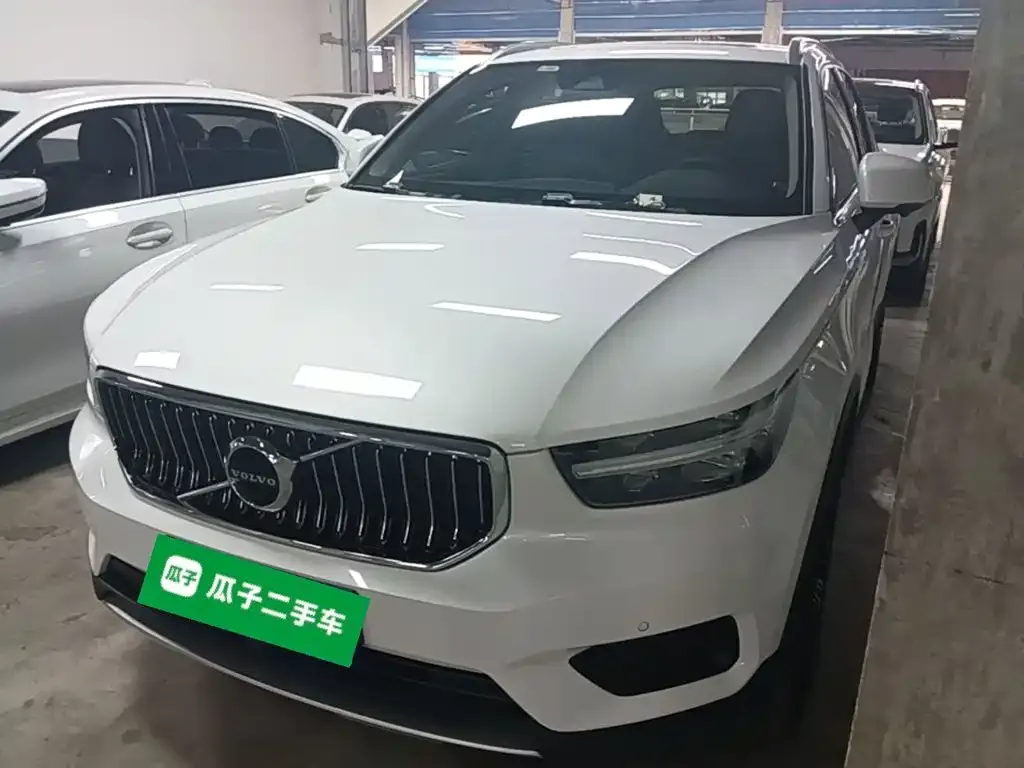 Volvo XC40 — фото 1